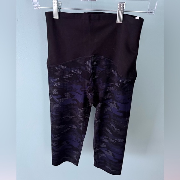Spanx By Sara Blakely Capri Blue Camo High Waisted Legging Size M Shape Wear - Picture 2 of 4